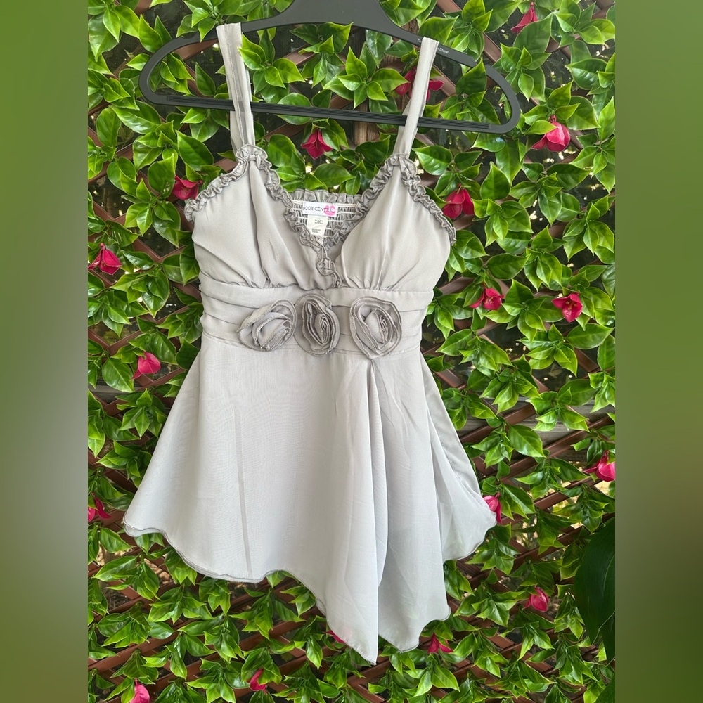 Gray Ruffled Flowy Top - Picture 2 of 10
